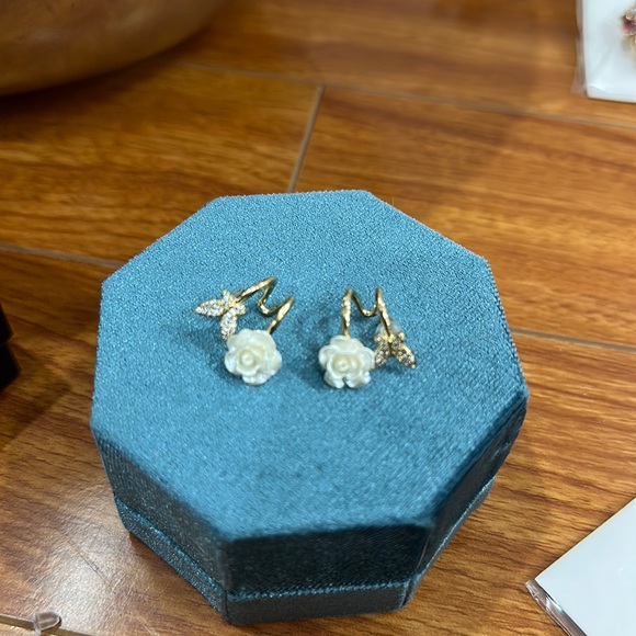 Earrings - Picture 4 of 13